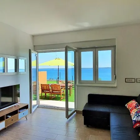 Nicolas - & Sea 10m Away - Amazing Sea View! 르티나