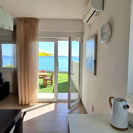 Nicolas - & Sea 10m Away - Amazing Sea View! 르티나