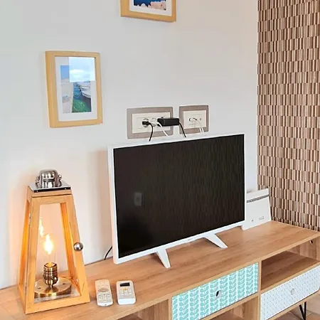 Nicolas - & Sea 10m Away - Amazing Sea View! 아파트 르티나